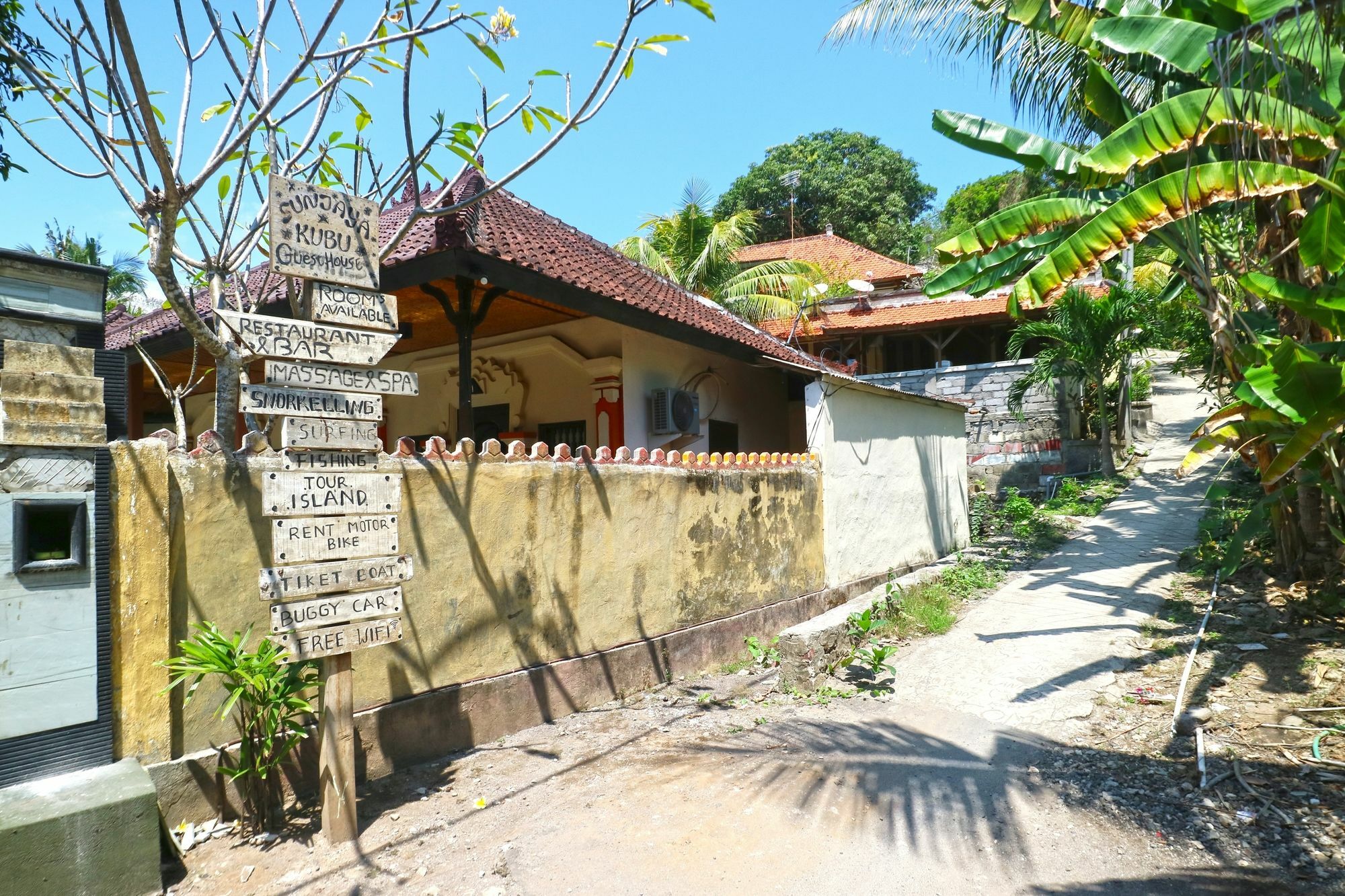 Sunjaya Kubu Guesthouse Lembongan Exterior photo